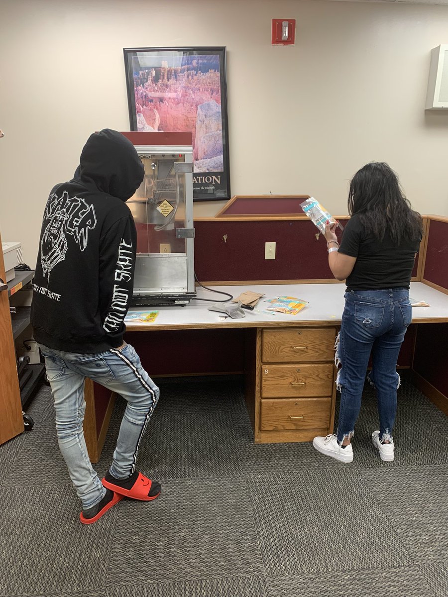 mshayduck's tweet photo. We learned how to use the popcorn machine today so everyone could have a yummy treat for Friday Buy 🍿☺️ #ourndsec https://t.co/L9JTYxjiaW