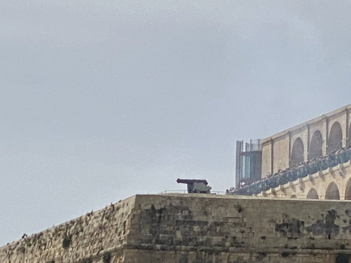 Russell Crowe tweet media