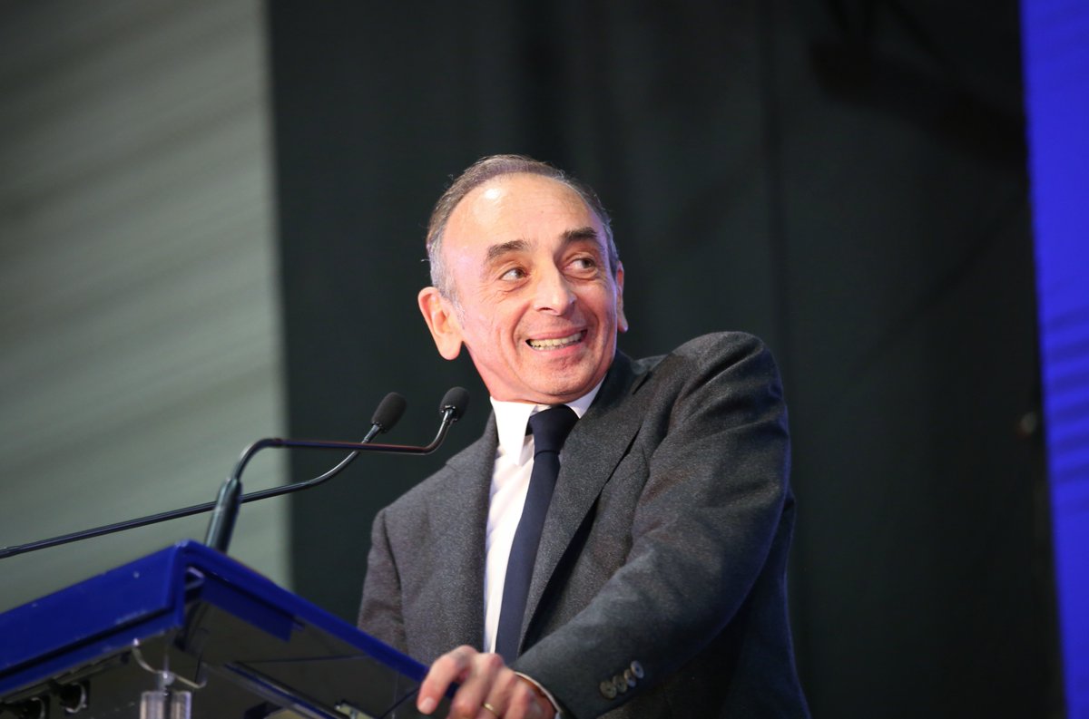 ZemmourEric's tweet image. Le rêve millénaire de la France avait été de refaire et de restaurer l’empire romain. Ce rêve romain avait connu sa consécration et sa concrétisation avec Napoléon 1er, le plus romain de nos rois. Avec lui, l’Empire romain était devenu l’Empire français. 
#Charvieu