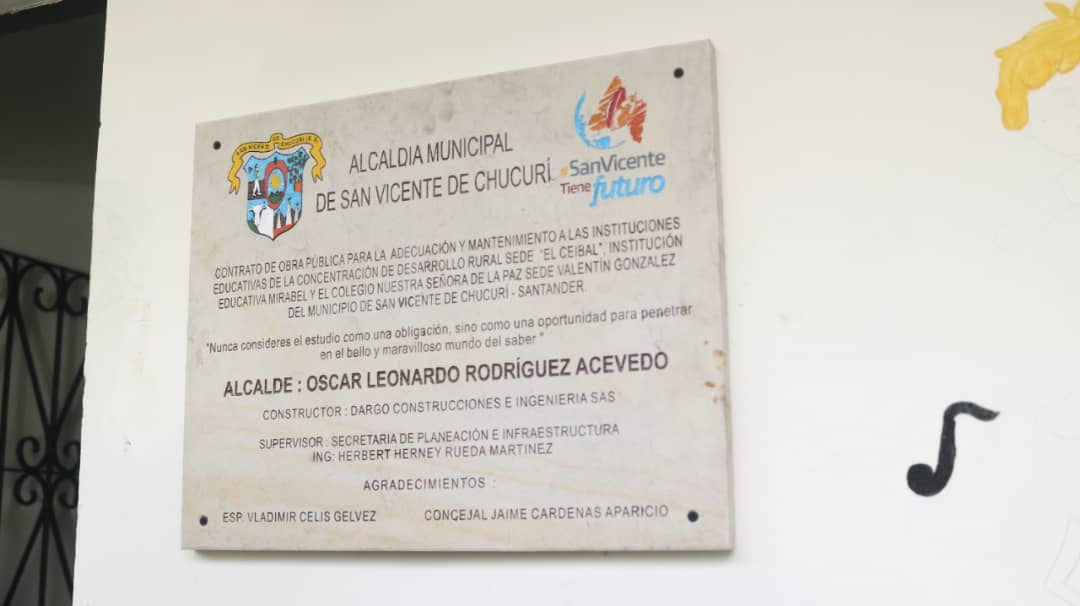 SanVicenteCh's tweet photo. Entrega de MANTENIMIENTO a ie #ElCeibal- sede F #JoséAntonioGalán: PINTURA/ARREGLO de CANALES/INTERVENCIONES al RESTAURANTE ESCOLAR. En 2022 CONECTIVIDAD a INTERNET. Con el #HC JAIME CÁRDENAS/pres JAC/comunidad educativa. #SanVicenteEDUCACIÓNconFuturo. #OscarRodríguezAlcalde. https://t.co/LnmBatsheJ
