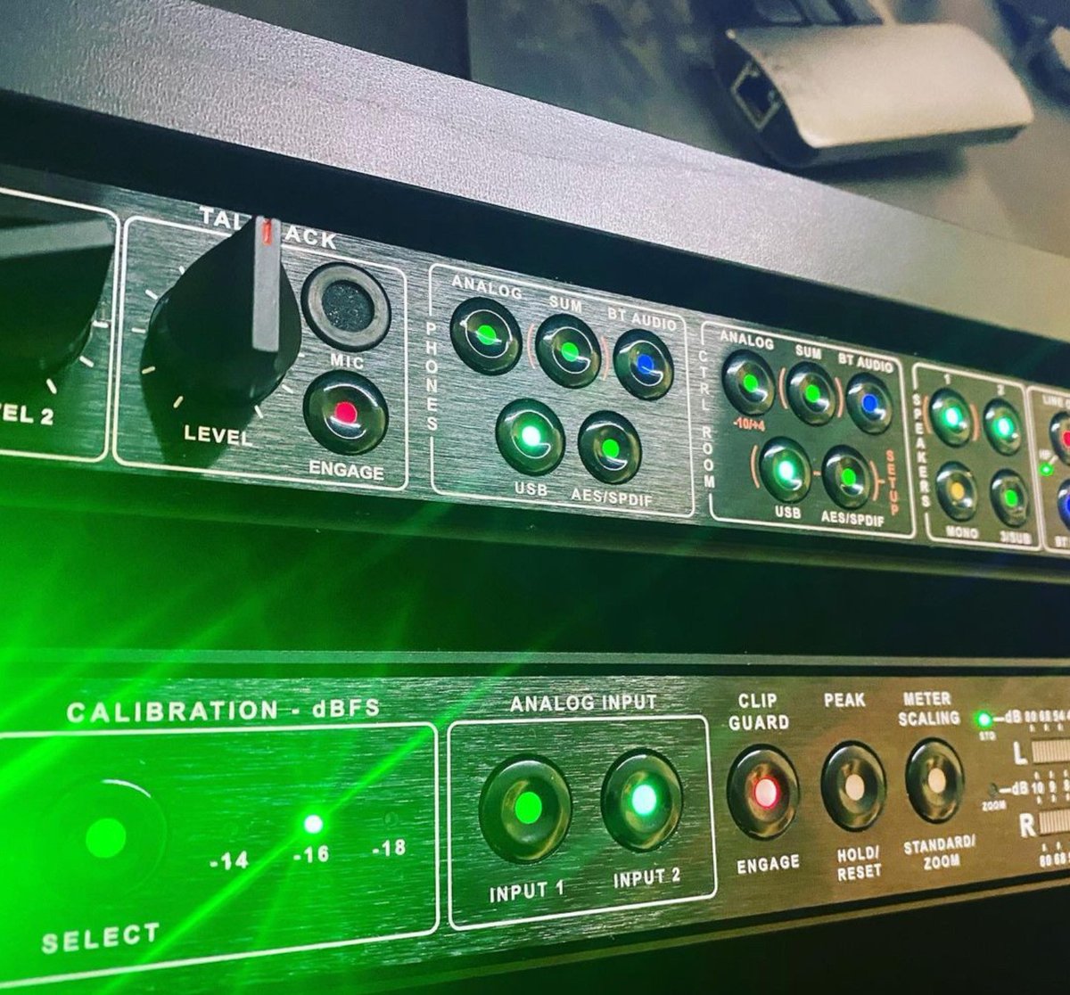 Dangerous_Music's tweet photo. Repost: Kiss the needle
🗣️ Makes your mix shine! ⚡️
📸: https://t.co/6IWt0ptDLZ
#kisstheneedle #dangerousmusic #dboxplus #convertadplus #musicproduction #musicstudio #musicproducer #mixingandmastering #mixing #mastering https://t.co/2nubsGM6s2