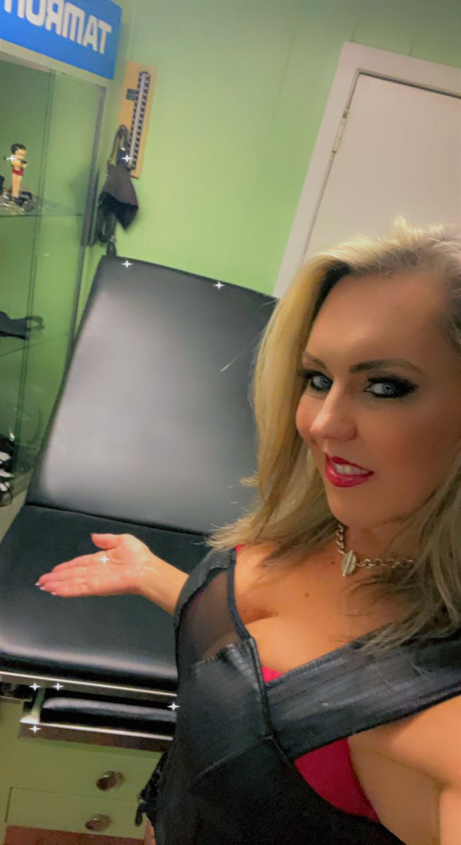 SamanthaMuscle's tweet photo. Ohhh yesss he was done… BUTT not before WE were!!! 👸🏼👸🏻
Just have a seat right here for inspections & shock therapy! ⚡️⚡️ https://t.co/zJFUEh1uOC