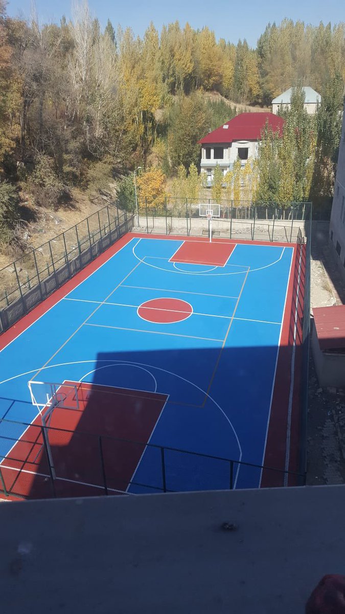 servetbulut23's tweet photo. Gençlik ve Spor Bakanlığımızın Patnos Selahaddin Eyyubi Fen Lisesine yaptırdığı Basketbol,Voleybol ve Futbol sahalarını içinde barındıran saha tamamlandı okulumuza hayırlı olsun @CankatarYusuf @ismailcalgangsb @CemilBu29716542 @FatihALPASLAN04 https://t.co/FrlAjKMzgC