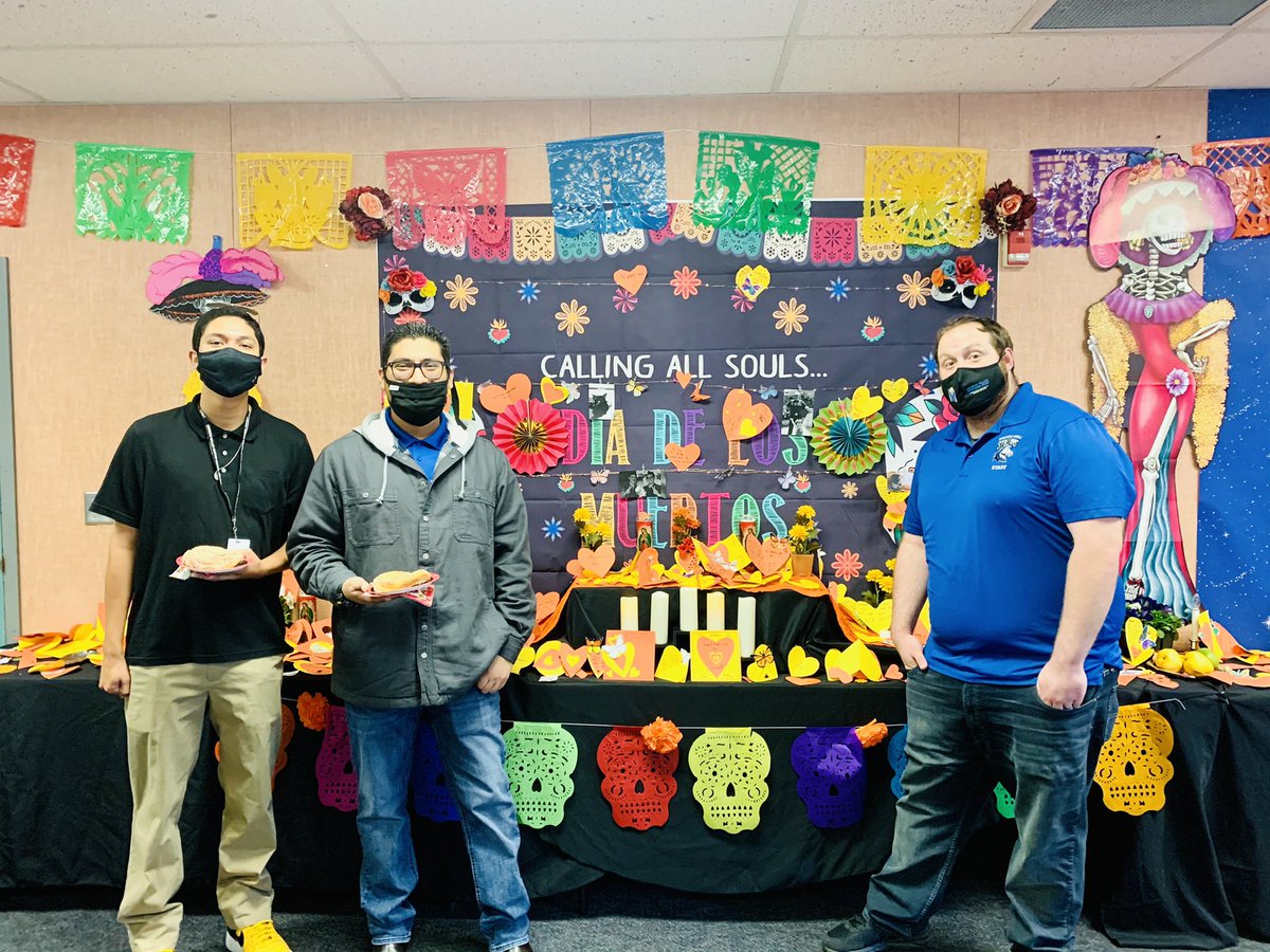 RADedCoach's tweet photo. This morning our @SMMSMV Ts got to experience our #ofrenda, pan dulce, and Mexican hot chocolate! @MorenoValleyUSD @RCOE @RADEdNetwork #culture #love #educators #family #fridaymorning #Celebration https://t.co/8TabIjZe9O