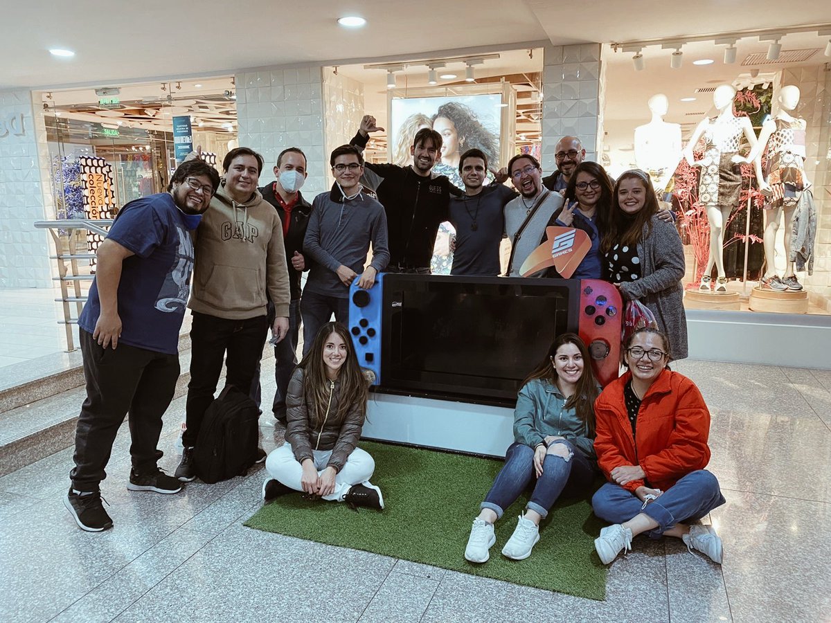 TeamCarapacho's tweet photo. Comenzamos jugando y terminamos viajando a México y Ecuador para reunirnos y pasarla increíble. Viva el TC / Travel Company.
✈️✨🇪🇨🇲🇽✨. https://t.co/hP2wDnsL4w