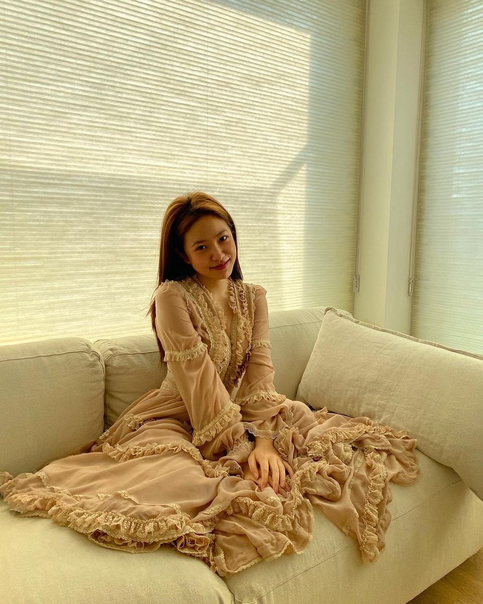 kiomyeri's tweet photo. Instagram saw it first. Yesterday's sunshine was so bright that I couldn't help but ask the managernim to take some photos of me😜 https://t.co/Y2j3x8Lf6N