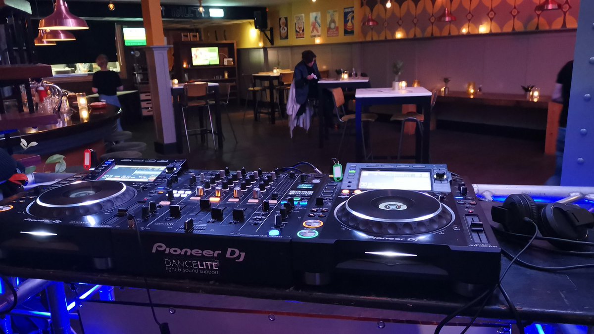 Weer eens ouderwets plaatjes draaien: