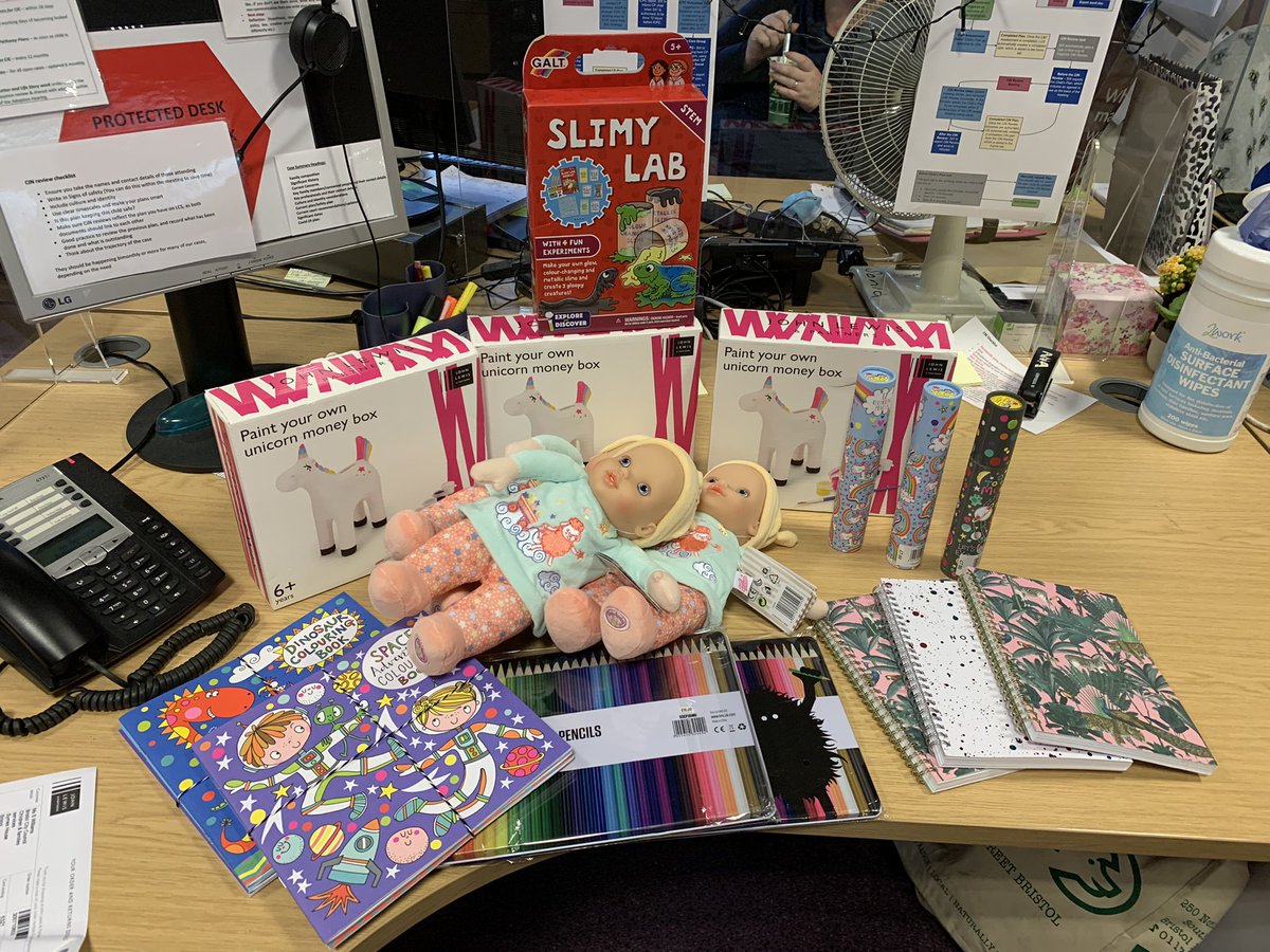 Cilla27041's tweet photo. Well the team at Children Services in Bristol are truly thankful for @sarajcox @BBCRadio2  super kind generosity in donating some well and truly amazing Christmas gifts for the little people we support and champion. Thank you, you lovely, lovely lady… Mwahhhhaaa ❤️xx https://t.co/G0sX0b1dDu