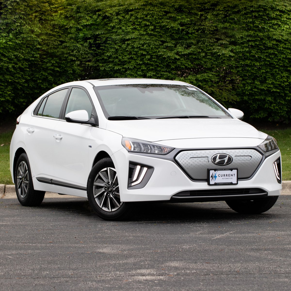 Current_Auto's tweet photo. Not local to us? That’s not a problem. From providing specific photo requests to live video calls, we can virtually walk you through the electric vehicle you’re interested in—then have it delivered to you anywhere in the U.S. https://t.co/RYDDKUBGda https://t.co/kd0V2KtdTd