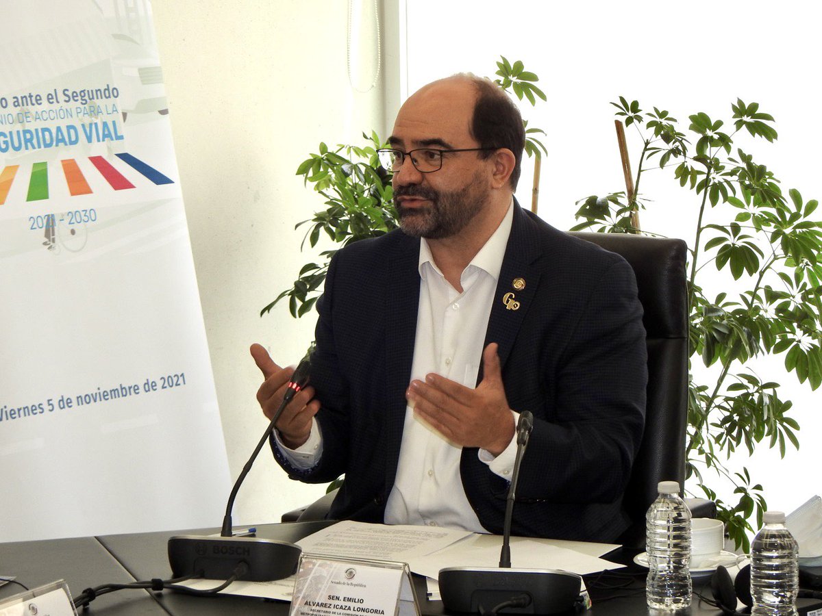 EmilioAlvarezI's tweet photo. La #LGSV es producto del trabajo de las #OSC con la @ComisionZ del @senadomexicano. 

El objetivo es garantizar la seguridad de la vía pública en pro de la ciudadanía, con base en una jerarquía que privilegie la salud e integridad y no al mercado.
@gpplural 
1/2 https://t.co/mT1VpyI8cn
