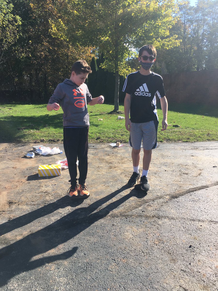 frabotta22's tweet photo. 6th period Mesopotamian Mud brick Day! @AJHComets https://t.co/pOL2aXH4uM
