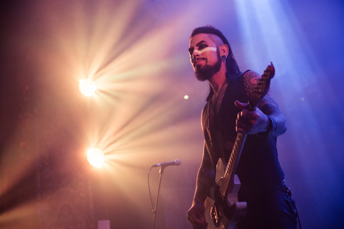 AboveGroundOrg's tweet photo. Reminiscing on this magical moment with Dave Navarro at Above Ground 1... 

📸: @JimDonnellyFoto 

Get your tickets for Above Ground 3 here! 🎟️  https://t.co/fM1y3kjd9r https://t.co/7SeJBBmAgs