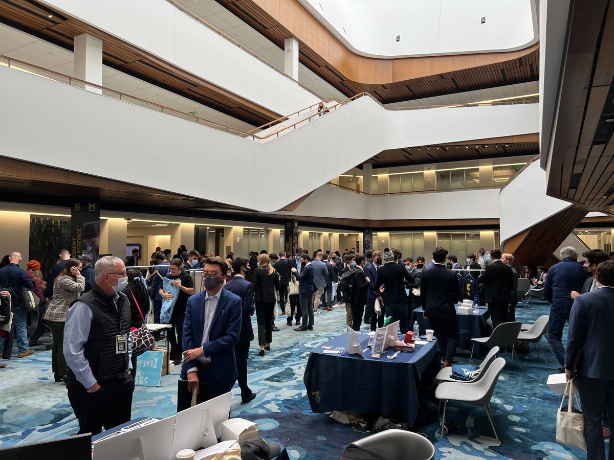 LeagueSpotGG's tweet photo. We're out here for the 10th anniversary of @UMSBC 🎉
Loving the people, and loving that they want to learn more about esports. Everyone's talking metaverse, so let's figure out how to create digital communities together. 🤝
@LSAbarn #MSBC10 #WhatsYourNext10 https://t.co/76n1tfzfwc