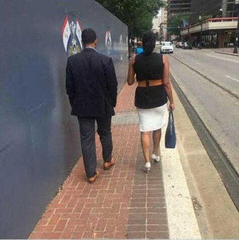 theHetal's tweet photo. What is wrong in this picture? https://t.co/yNC2OV1lV5