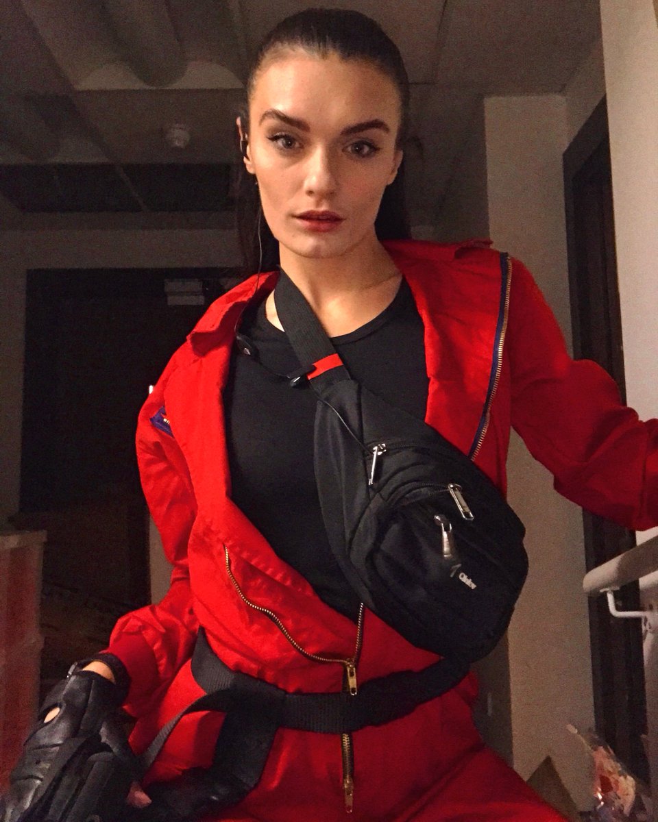 oliviacaw's tweet image. Professors Orders: “Vamos”💰👹

Opening night: smashed 💥

#moneyheistexperience #scottishactor