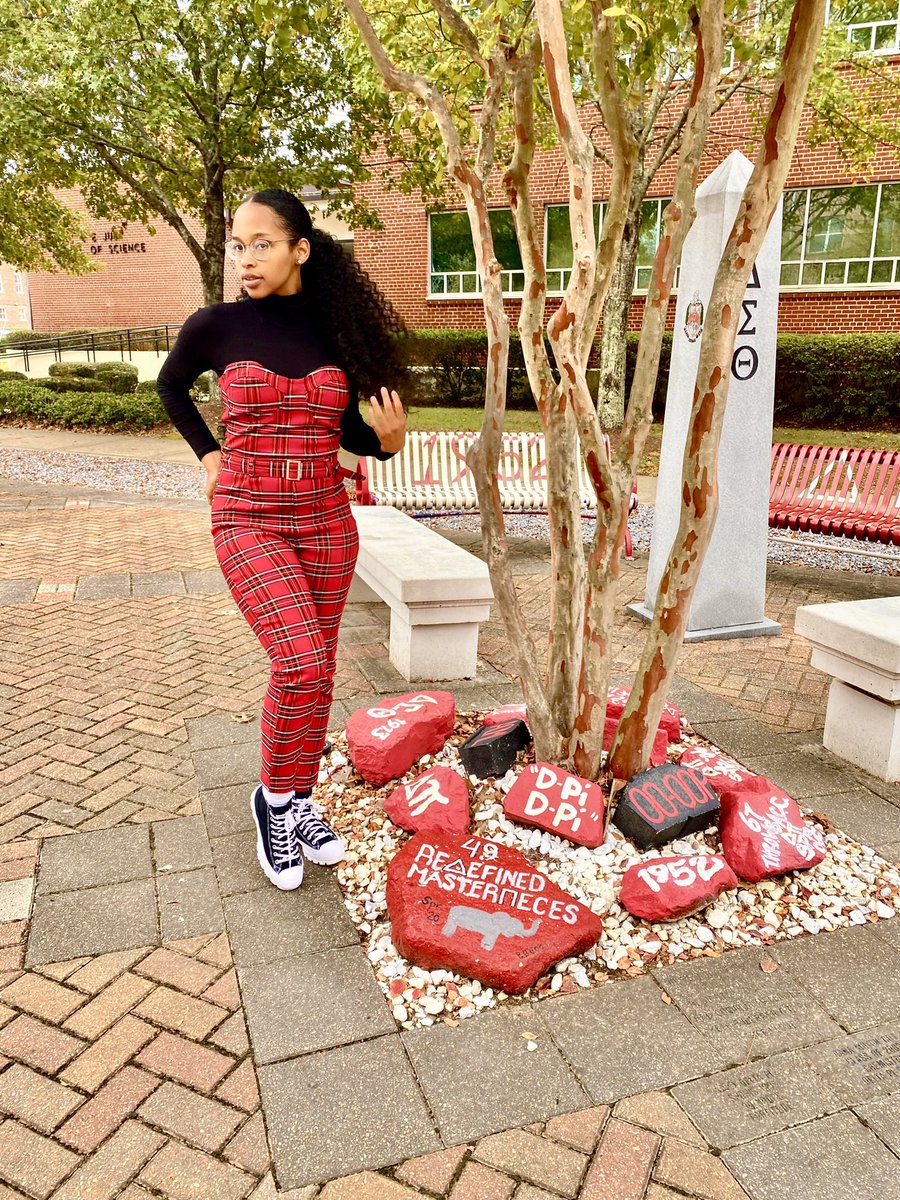 gmonet_'s tweet photo. Got you seeing red 😍😌 #DeltaPi https://t.co/5D86HjggHd
