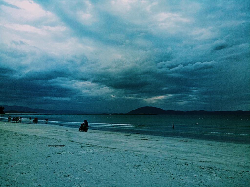 _KateNova118's tweet photo. #sea #sky #blue #goodday #yesterday https://t.co/Ag7WFyhwT6