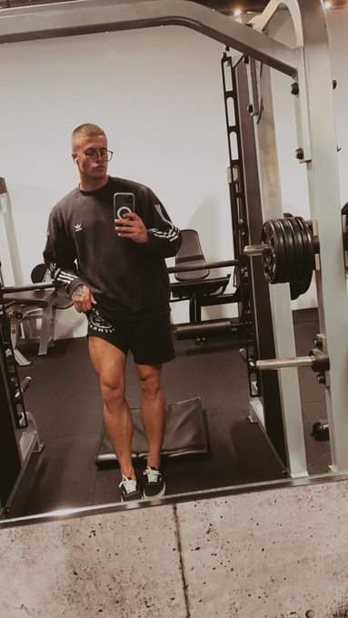 #MondayLegDay 💪🏻 Starting my week at the right place https://t.co/lbKKCBRUB8<a href="/tag/mondaylegday"class="tags">#MondayLegDay</a>