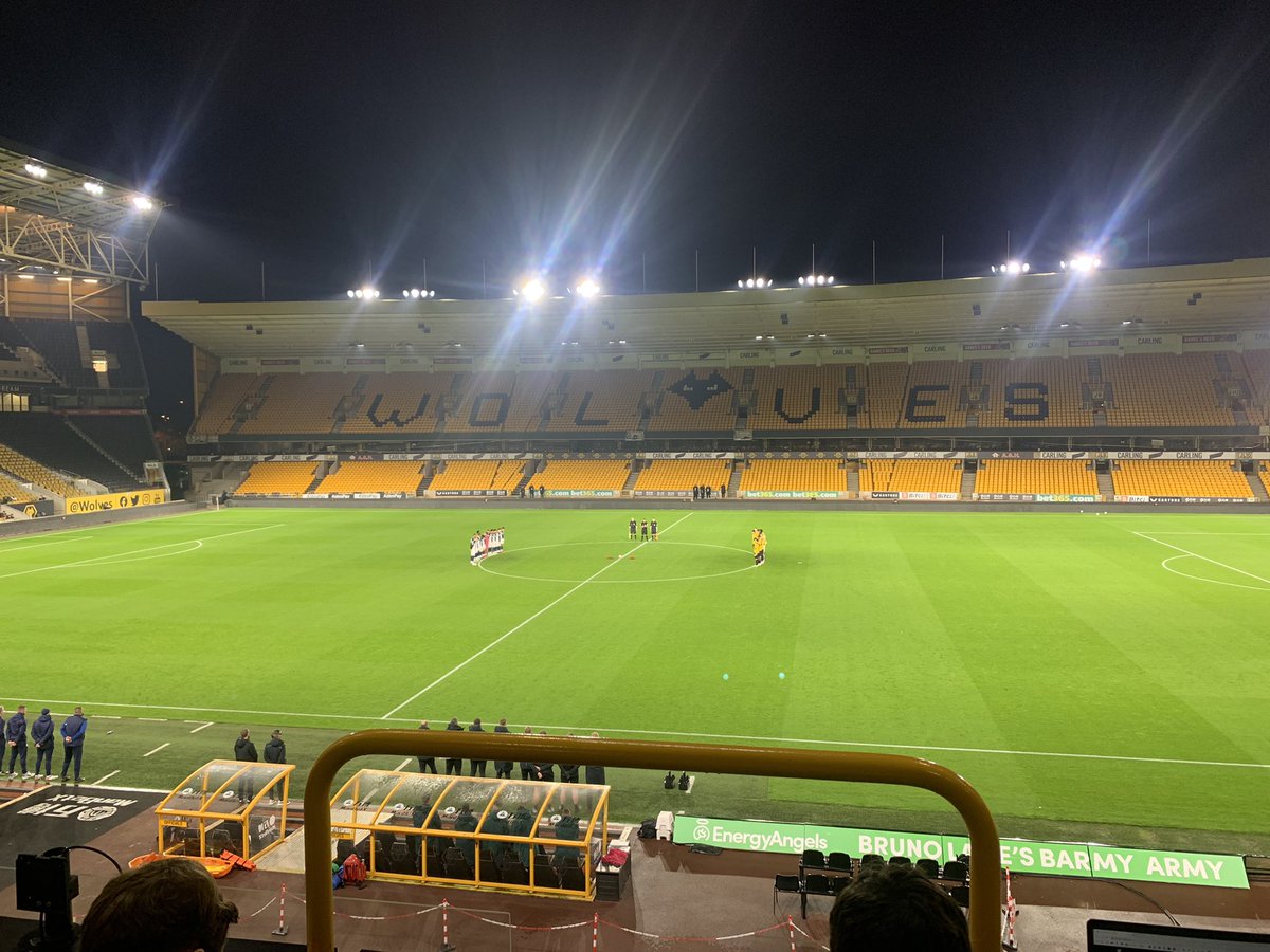 DanCarterJourno's tweet photo. KICK OFF

Underway at Molineux!

#Wolves #wba #UOGWolves https://t.co/rgRxwZGbRs