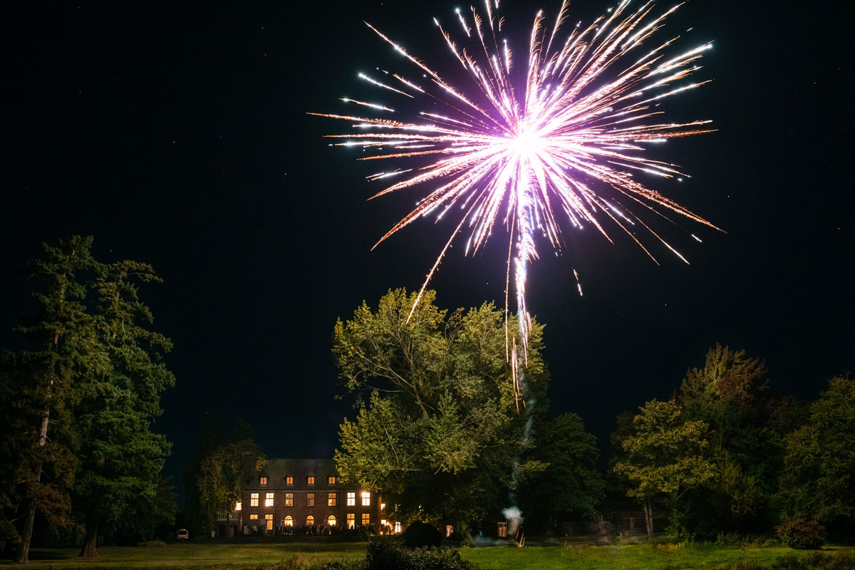 SantFfraedHouse's tweet photo. REMEMBER, REMEMBER // Did sparks fly when you visited Sant Ffraed House?
The celebrations have only just begun at the newest venue in the #OldwallsCollection, and we’re looking forward to a bright future filled with love and light. https://t.co/2LNkdBZT6H