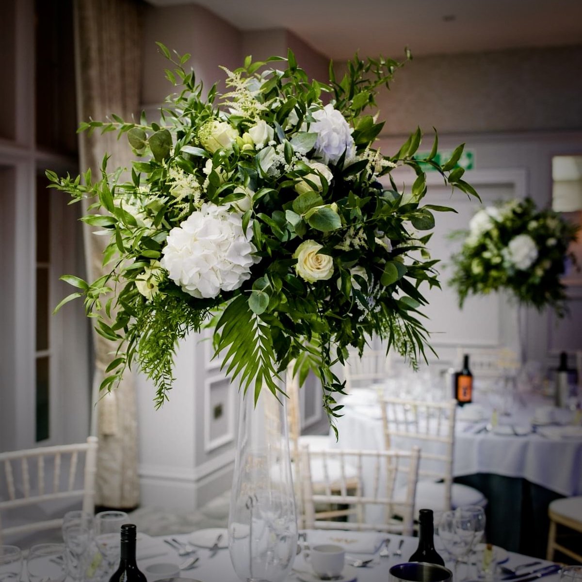 MaplesFlowers's tweet photo. The stunning simplicity of white and green ❤️
#WeddingArrangement #TableCentre #WeddingFlowers #LatimerEstate #WeddingFlorist #MaplesFlowers #HemelHempstead #Hertfordshire https://t.co/7LEuAom3Ob