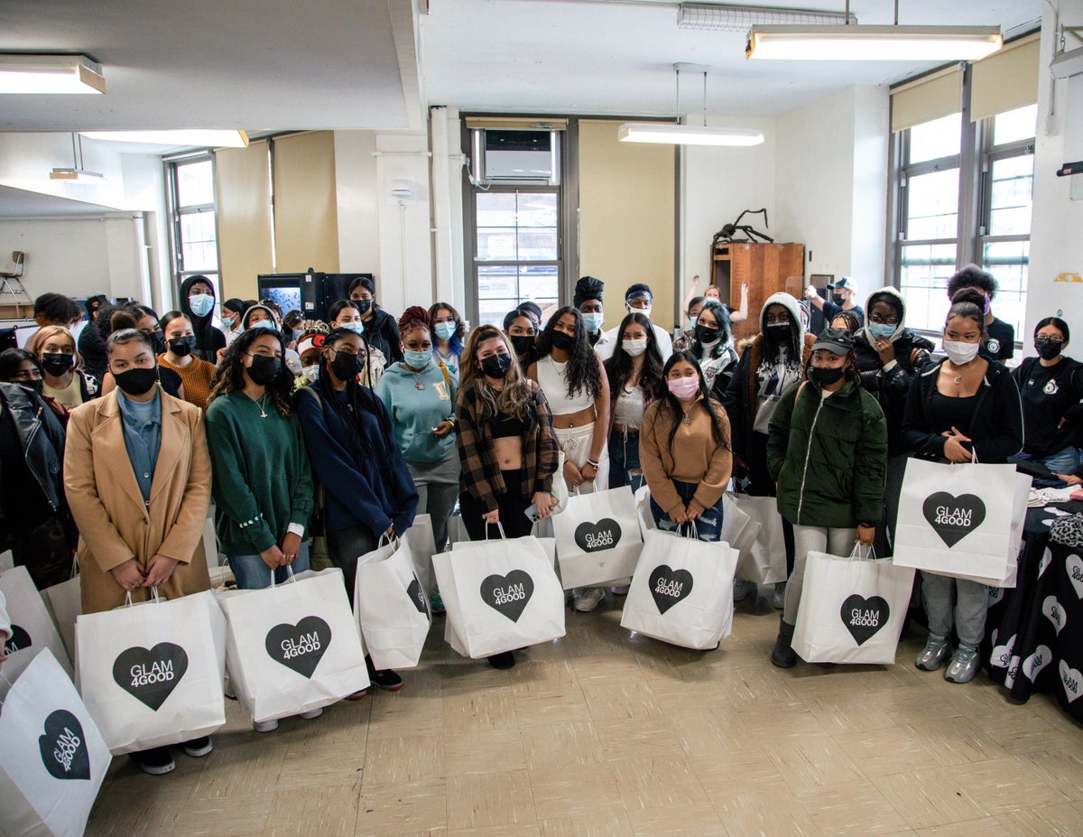 Vince Camuto tweet media