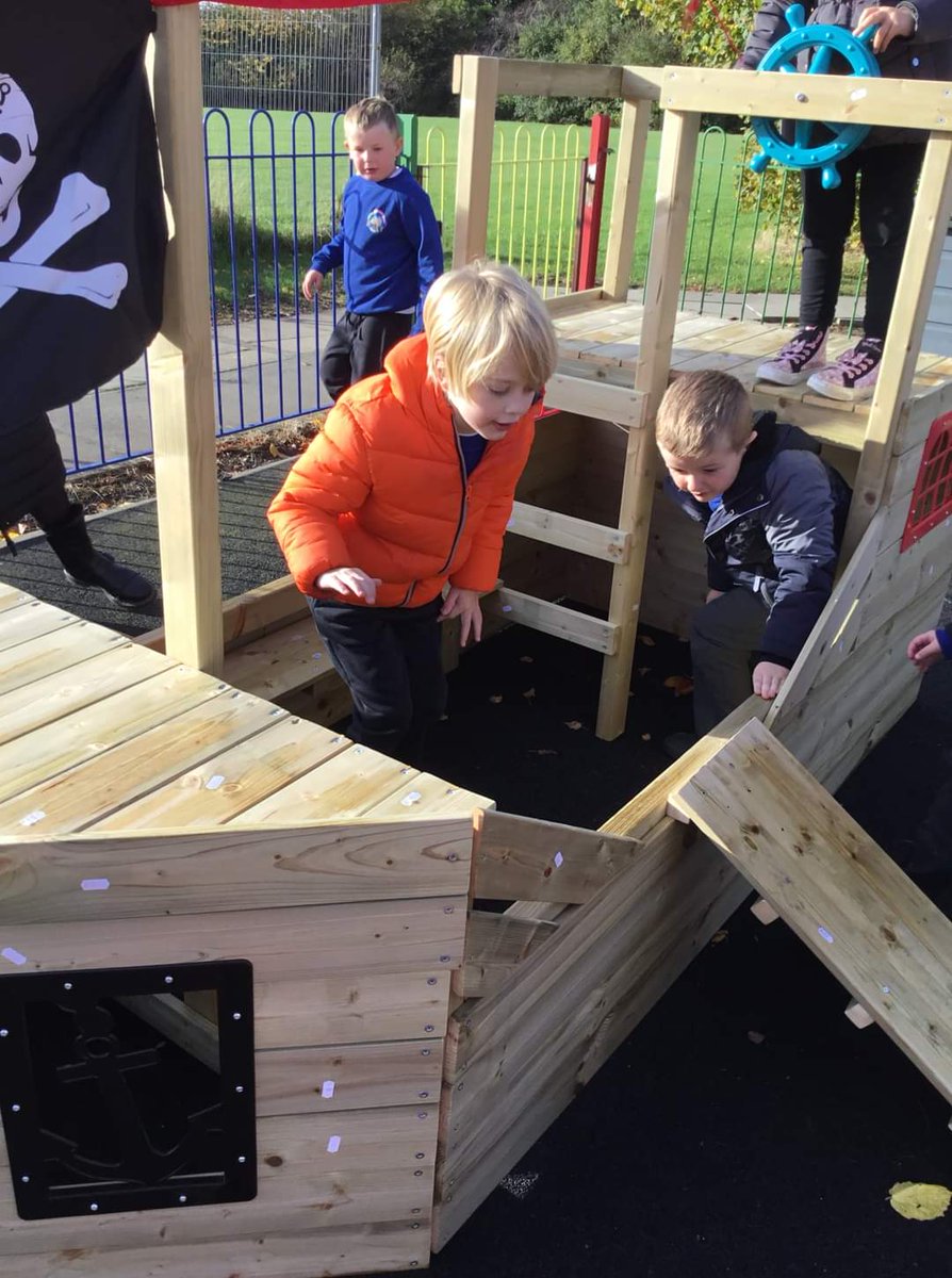 SchoolPentland's tweet photo. Class Eiffel Tower have started the first week back off with a BANG!!
The children have been creating their own fireworks!
Enjoyed playing on our new pirate ship and had sticky fun making colourful Diwali pictures.#positivepentland #pentlandfamily #pentlandvalues #send https://t.co/VBauUwcvuL