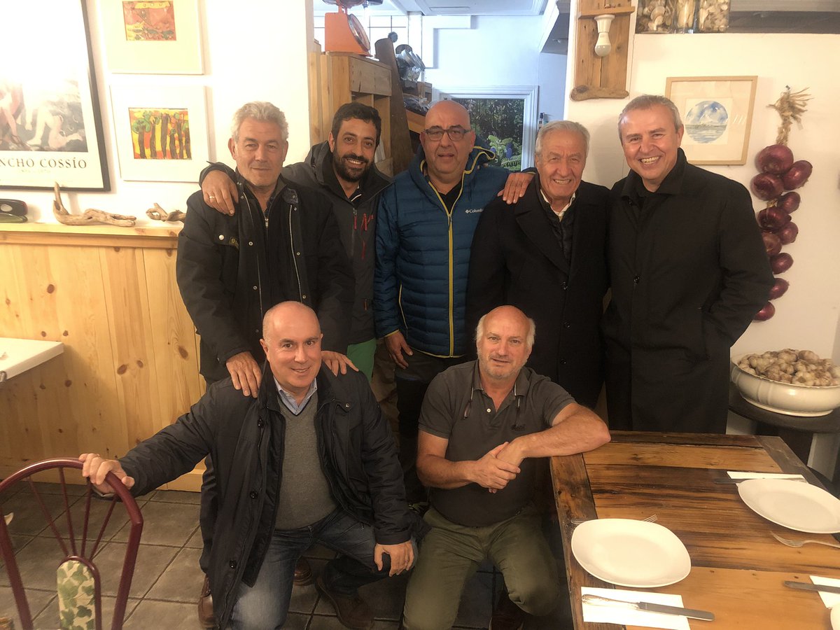 walter_garcia_'s tweet photo. Gran comida de setas y sordas (becadas) en casa de Miguel en el Alto de El Bosque!!! Unos amigos y una buena mesa, pocas cosas mejores en la vida!!! https://t.co/8Cr3ExZiPT