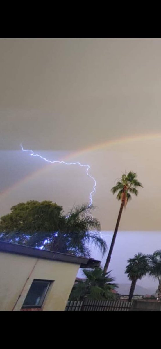 ReenvalIn's tweet photo. Daspoort, Pretoria Mooi vasgevang deur 📸 Liza Angela Rieper Opperman @VoxWeatherZa @JoelGuy_ @JacaNews @afriwx @SAWeatherServic @maroelamedia @AfricaWeather_ @landbou https://t.co/ypS4zbijwB