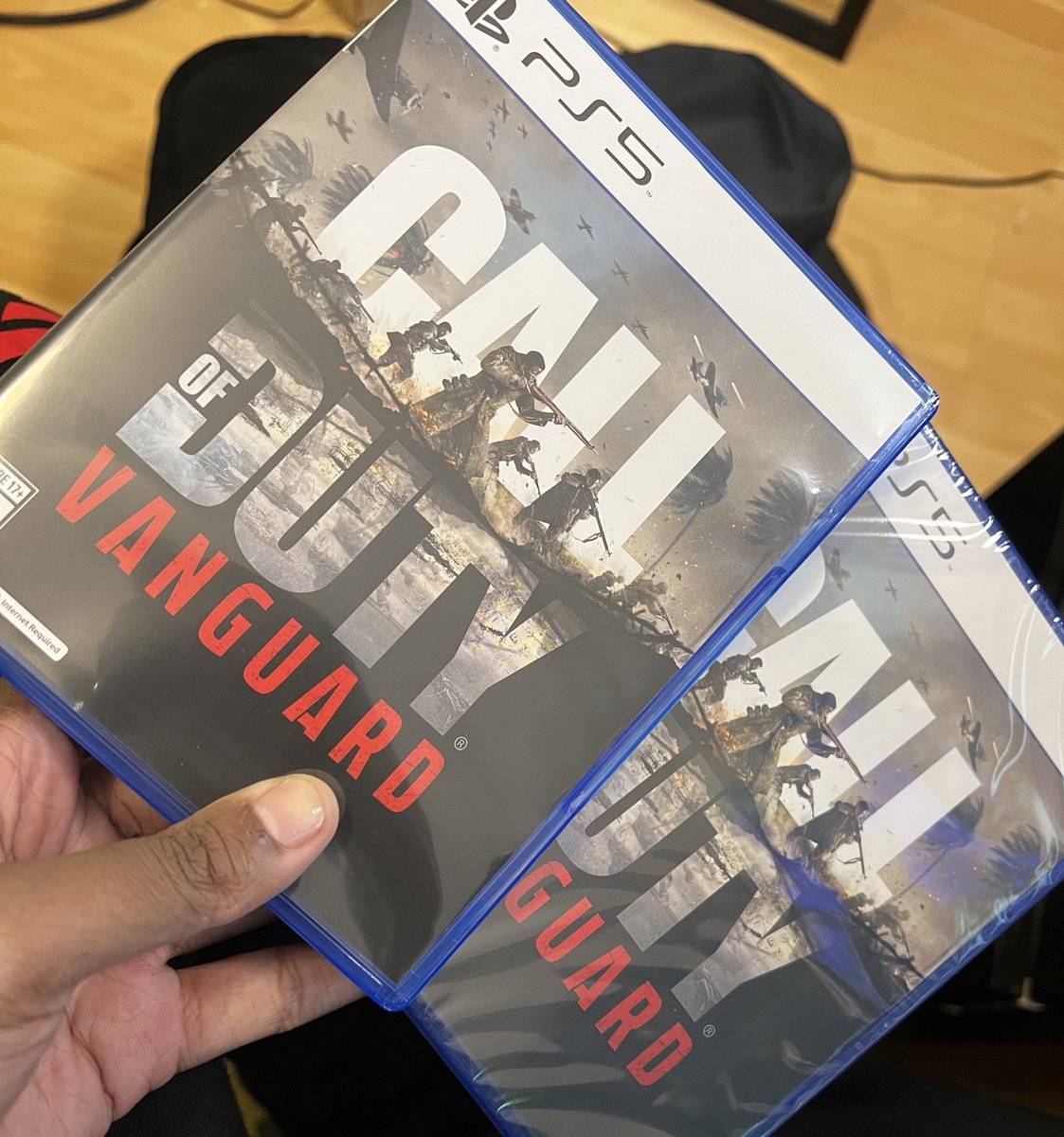 ShawnJGaming's tweet photo. Giving away SIX copies of the Ultimate Editions of #Vanguard  thank you @CallofDuty &amp; @Activision !

To enter this Giveaway
RT &amp; Follow 
@ShawnJGaming 

&amp; Reply with what platform you're on!

GL 💚⚡️ picking the winners (11/8) *CODES NA ONLY* #Cod #COD_Partner #ShawnJGaming https://t.co/reOt0UeiNV