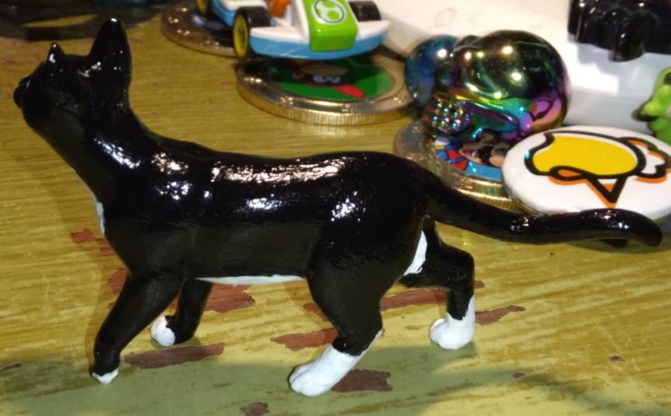 KachichanDSWKP's tweet photo. And here she is, Nyx the late princess kitty.  Now memorialized in a repainted figure form.  The base for her was a Bengal Cat figure from the Schleich company.  For two dear friends who are my chosen family members.
#SchleichBengalCat #RepaintedFigure #TuxedoCat #OrientalMix https://t.co/nqnRFmlOH0