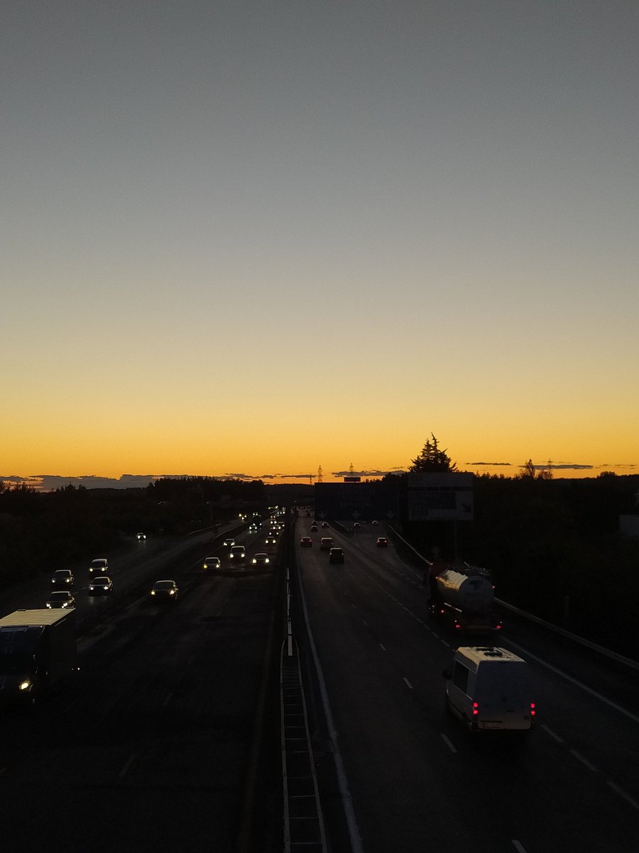 ClementLongeaux's tweet photo. Sympa les autoroutes en v2v https://t.co/fh7cfGCRNf