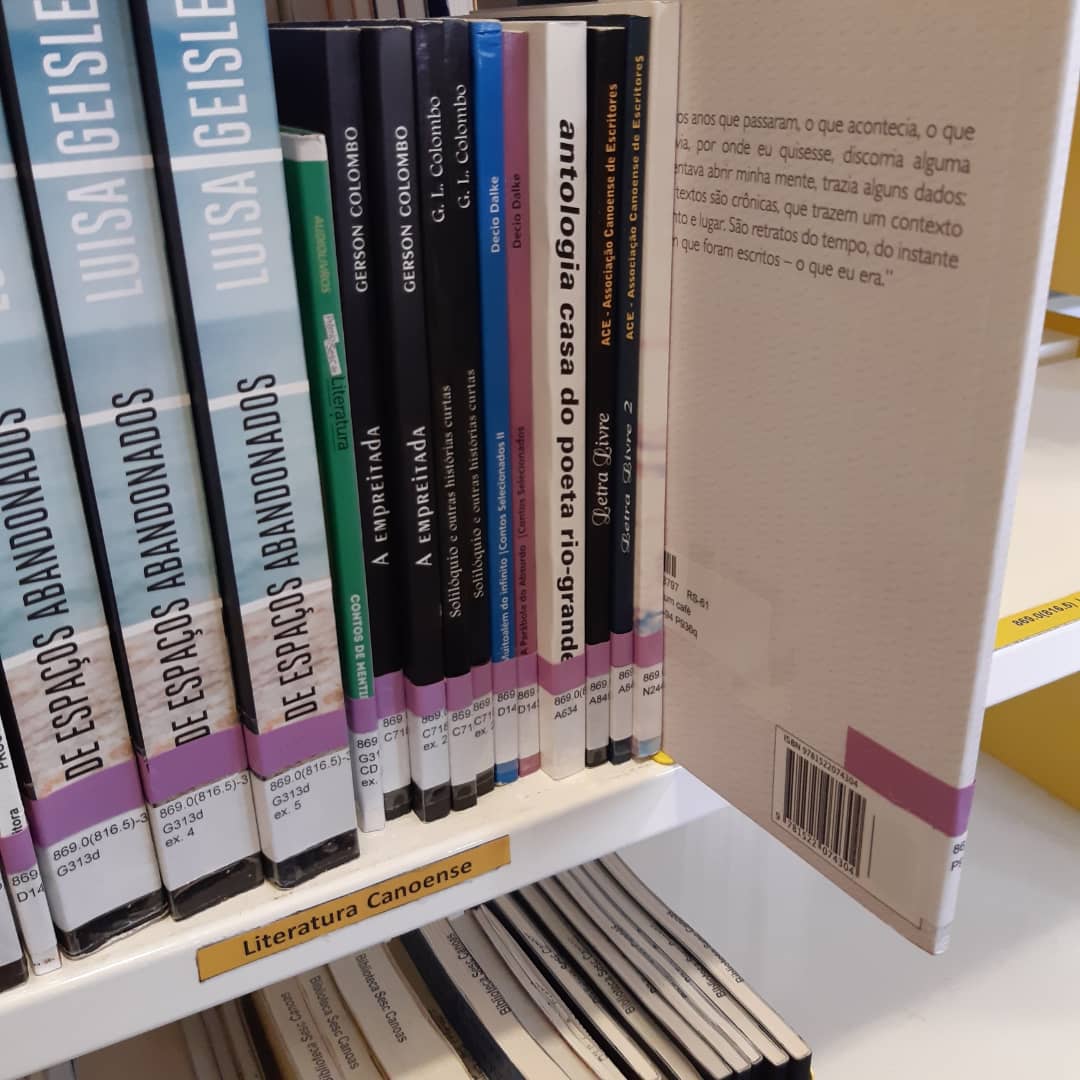 asprestes's tweet photo. Meu livro na biblioteca do @sesc_rs em Canoas 📚  tem exemplar na biblioteca pública da @PrefCanoas tb. É um orgulho ter eles disponíveis para a comunidade. 
Link para adquirir (R$ 11,00): https://t.co/jA5Ek8AjyN...
#livrodecronicas #livro #sesccanoas #escritor #kdp #biblioteca https://t.co/cYqMyvVmHt