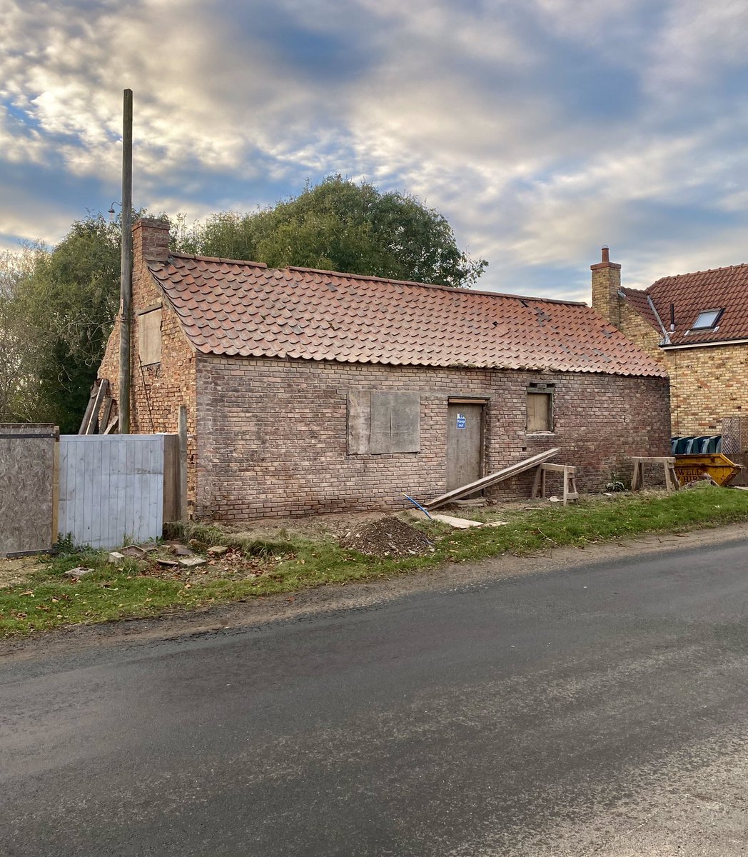 feel_paul's tweet photo. #rural @RamblersGB around our #neighbourhood at #sunset… #oldjoinersshop undergoing #character #renovation #conversion #HighCatton @sbib_bloom #itsgrimupnorth #keepitcountry in #godsowncounty @East_Riding of #Yorkshire https://t.co/bLvkfopzRm