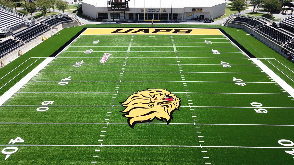 IRONTURFUSA's tweet photo. What makes IRONTURF the ultimate #AmericanFootballDay playing surface?
In addition to being ultra-durable, our woven turf is also great for athlete safety. It decreases infill compaction and migration, providing athletes with a more consistent playing surface. https://t.co/oyb4kTdiEl