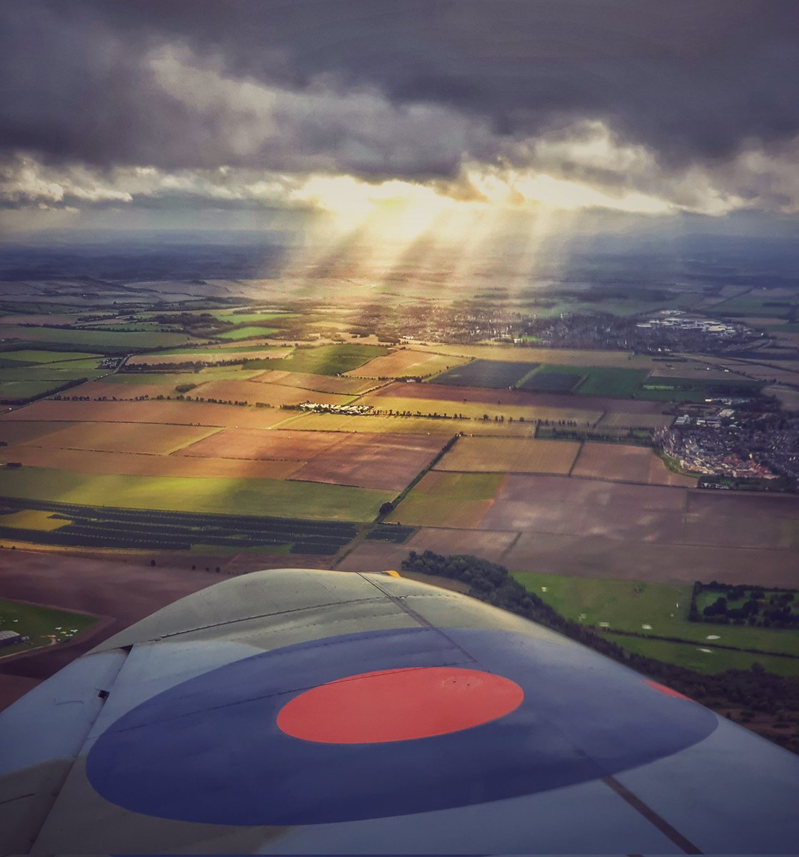 andy_durst's tweet photo. #wingfriday
#spitfire #sunbeam #roundel #warbird #avgeek #picturesque #skyscape #avdaily #warbirds #pilot #cockpitview #moment #lookout #warbirdflights #warbirdlovers #aviation #flying #wingtipview #glowing #sunlight #warbirdsofinstagram #pilotsofinstagram #instawarbird https://t.co/eAyOQHeVOj