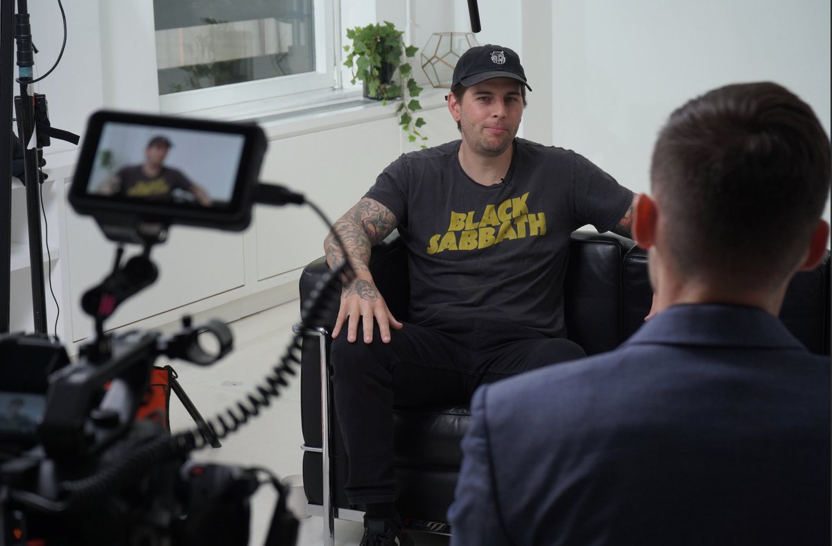 METACITZN's tweet photo. In the film studio, EPIC conversation with M. Shadows 
@shadows_eth from Avenged SevenFold. We covered heavy metal and NFTs, the future of the music industry, and the trailblazing work @TheOfficialA7X is doing with the upcoming launch of Deathbats! 😱🤘🤘🚀🔥
#NOTAJPEG #A7X https://t.co/bWQxQpXMsz
