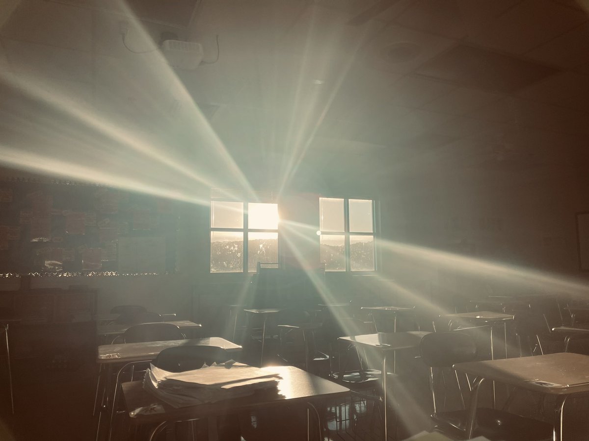 AggieofGrace's tweet photo. The light shines in the darkness, and the darkness has not overcome it. 
John 1:5
#TFND https://t.co/dLYSxoV0YL