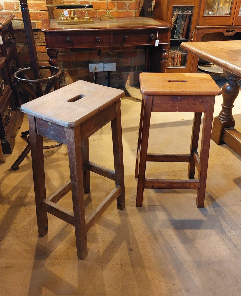 eversleybarn's tweet image. #labstools #vintagestools #antiqueeasel #artistseasel #woodenarmchair #largechair #judismithantiques #eversleybarnantiques