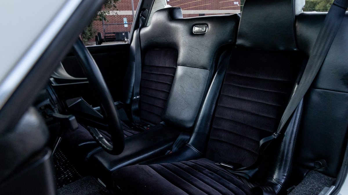 RoadScholars1's tweet photo. 1970 #Porsche 914-6. Chassis no. 9140430443, Light Ivory, Black Leatherette and Courdoroy interior, 21,562 miles, Engine N0. 6400136, Transmission No. 7500457
#NumbersMatching https://t.co/YydekamcDg https://t.co/Vc1JE6kWa8
