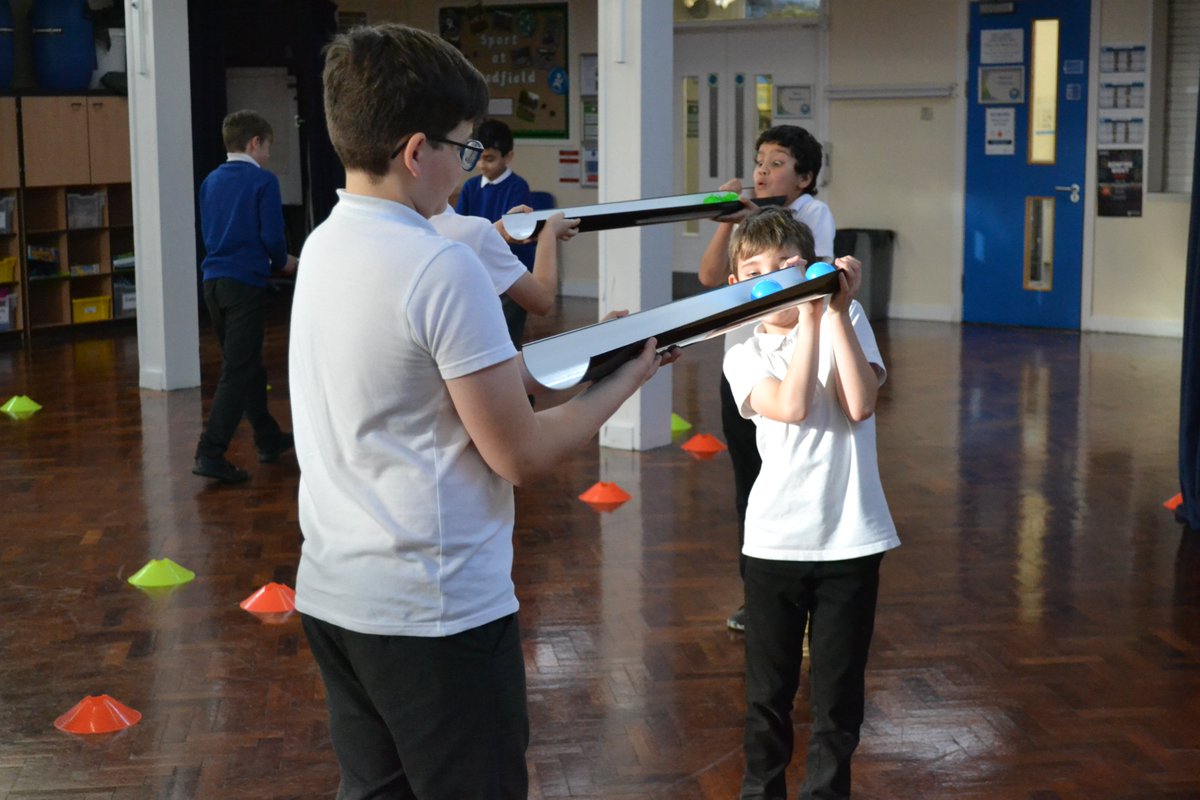 SchoolWoodfield's tweet photo. Luke from @RugbyLeeds came in today to deliver a @CommandoJoes session and club. Our students loved it and had a fantastic time problem solving, team building and more. We are so proud of each and every one of them! Fantastic team work and communication! #activelearning #ks1 #ks2 https://t.co/8SkFkDyqhU