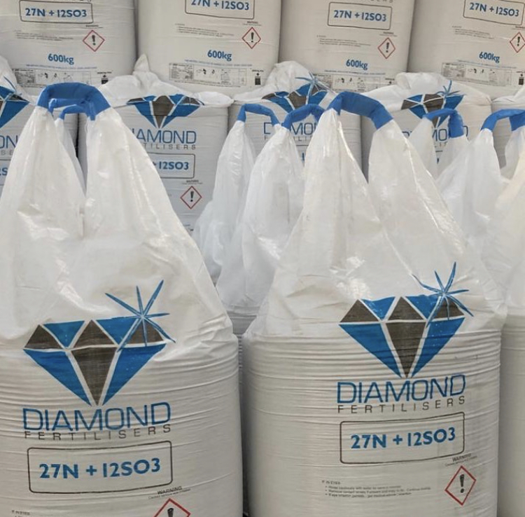 ThomasbellFert's tweet photo. For little and often applications @Diamondfertilis 27N 12So3 compound fertiliser provides nitrogen and sulphur throughout the season and spreads evenly to bouts of 36m with the correct settings.

#diamondfertilisers #britishfarming #qualityprecisionperformance #nitrogensulphur https://t.co/pxOqP96CrO