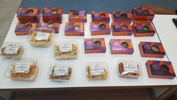 MardiDACB's tweet photo. #happydiwali2021 It was great to celebrate #Diwali as a part of #DACBeachcroft #access initiative. Great meeting with @Hasmukh_pppatel  who collected our food donations for @sewaday #Bristol working with 'Help Bristol Homeless' shelter. Evoked a lot of interest in ethnic sweets! https://t.co/PGV5RvxGpb