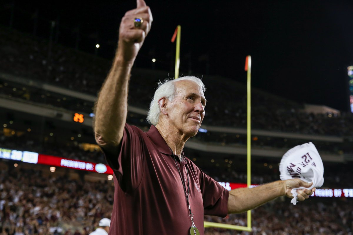 AggieFootball's tweet photo. Happy birthday to the legend, @rcslocum! Have a great day, Coach! #GigEm https://t.co/jRIxDiDDzC