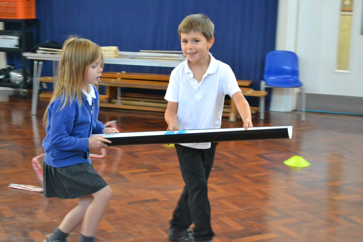 SchoolWoodfield's tweet photo. Luke from @RugbyLeeds came in today to deliver a @CommandoJoes session and club. Our students loved it and had a fantastic time problem solving, team building and more. We are so proud of each and every one of them! Fantastic team work and communication! #activelearning #ks1 #ks2 https://t.co/8SkFkDyqhU
