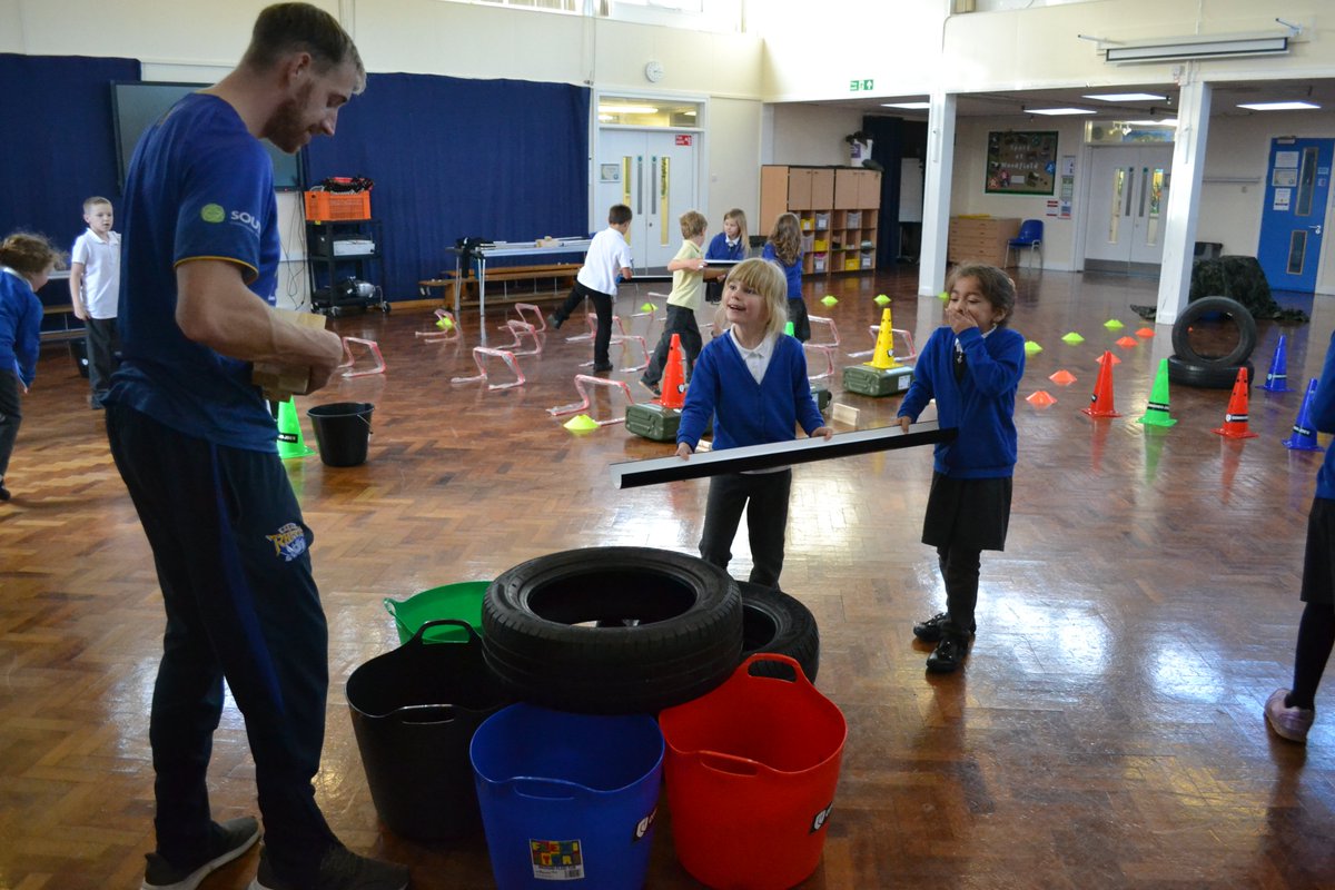 SchoolWoodfield's tweet photo. Luke from @RugbyLeeds came in today to deliver a @CommandoJoes session and club. Our students loved it and had a fantastic time problem solving, team building and more. We are so proud of each and every one of them! Fantastic team work and communication! #activelearning #ks1 #ks2 https://t.co/8SkFkDyqhU