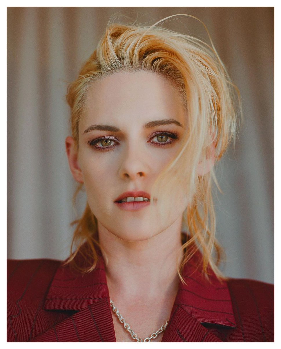 prettymagicx's tweet photo. Kristen Stewart for the New York Times
📸 by Ryan Pfluger https://t.co/KHpotlNiVF https://t.co/esEn3HY9T0