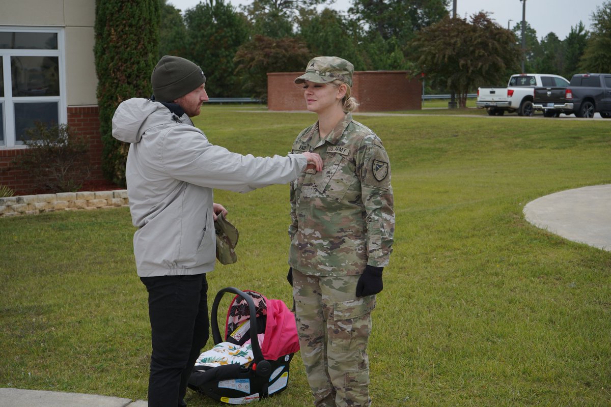 316CAVBDE's tweet photo. What better way to kick off this #Cavtastic Friday than a promotion, with more to follow today.
Congrats SGT Ead!
#BackBoneOfTheArmy https://t.co/JAzxCmNEVU