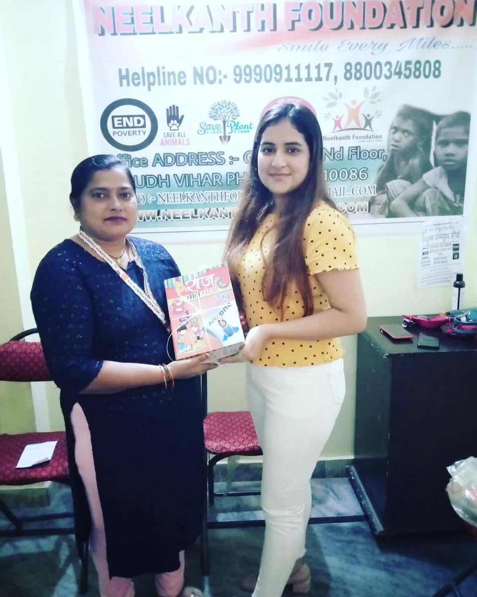 SatvikDaan's tweet photo. #NeelkanthFoundation created a need on our app regarding 50 notebooks, and we are glad to inform that one of the users understood their need and fulfilled it the very next day by distributing the notebook to needy children.
.

#satvikdaan #donate #Donation #NGO #childrensbook https://t.co/z35yEmIxzb