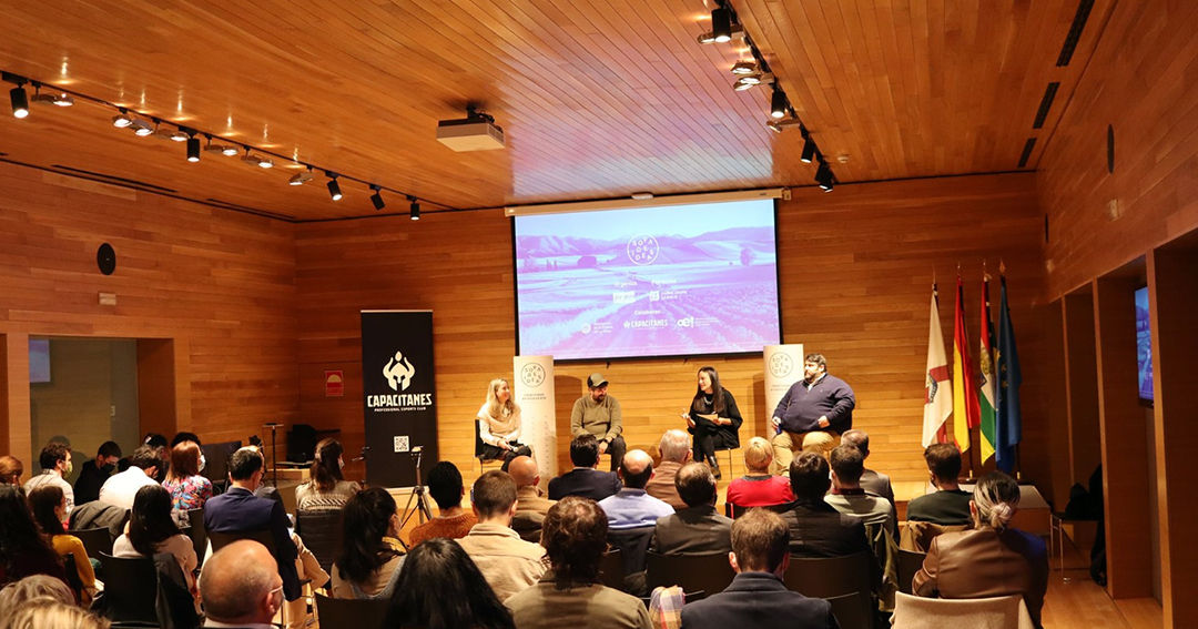 Emprender no es un camino fácil, pero si se ponen ganas, pasión y confianza en uno mismo, ya hay mucho ganado. Anoche, nuestro CEO Álvaro Usarralde participó en una conferencia dirigida a #emprendedores y organizada por <a href="/FERJovenAJE/">FER Joven AJE Rioja</a> y <a href="/sopadeideasnet/">Sopa de Ideas</a>. 

🎩🍷